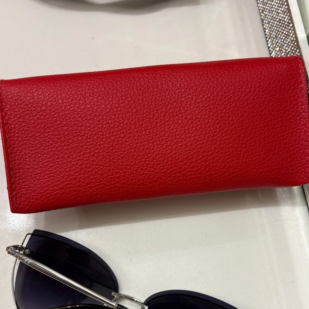 GUESS Women's Black and Silver Sunglasses with Red Case - Picture 9 of 9